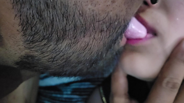 Neha bhabhi0832: Hasband Moglie Romence Kising Sex