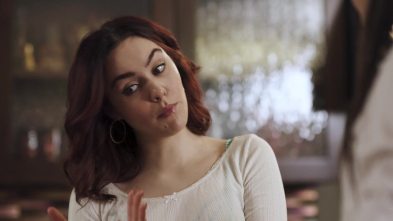 SweetheartVideo: Lesbische babysitters 17 scène 1 zitten op haar gezicht