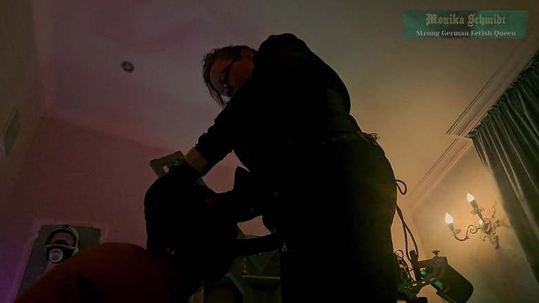 Strict Senz: Monika schmidt thổi kèn đào tạo cuckolding strapon chó cái nhổ...