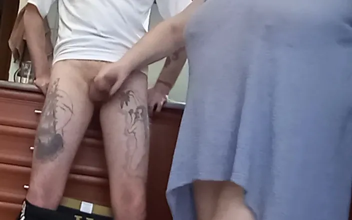 Zona901: I love when a bitch jerks off my dick