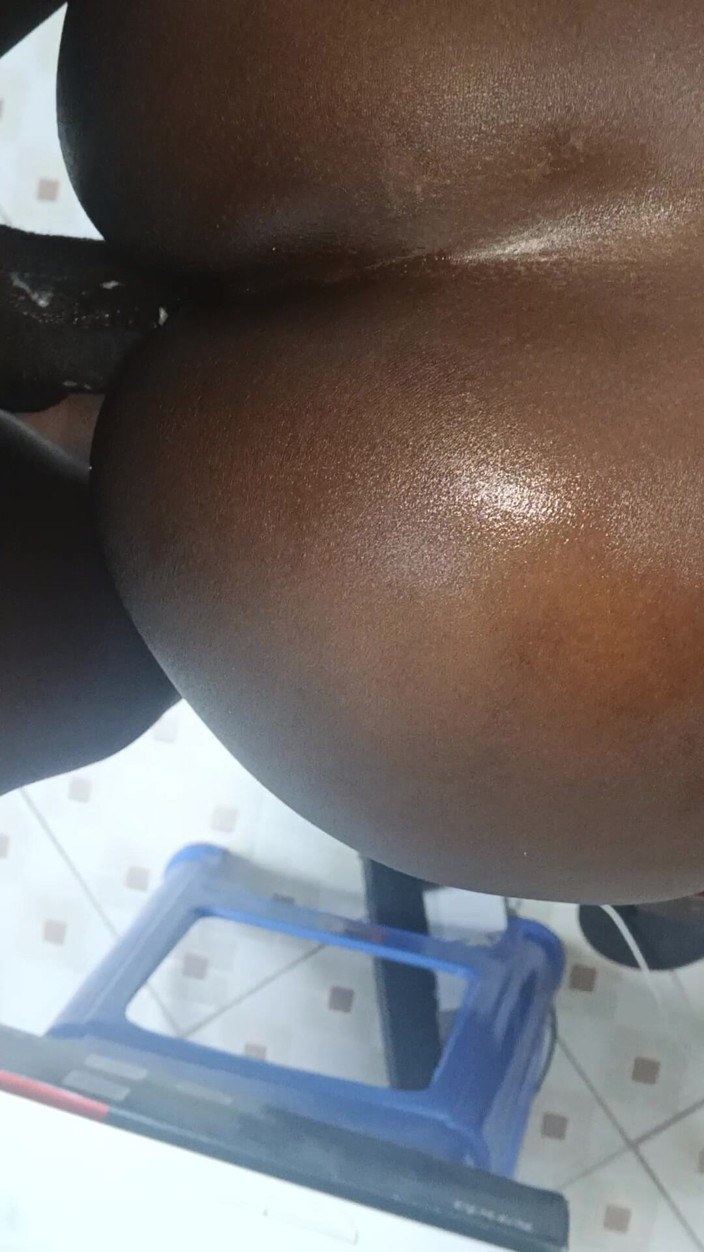 SPICYIT: Creamy Back Shots Ebony BBC