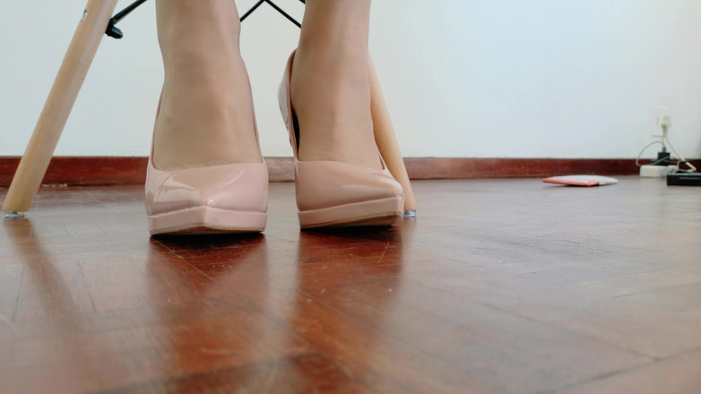 Kinky Lyrical: Highheel Asmr - Point Stilettos