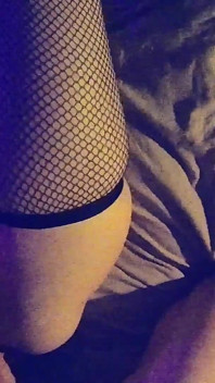 GILF super panas seksi diikat, diusik, dijilat dan dikongkek sehingga dia memancut ke seluruh tempat