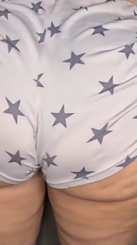 She Loves to Show Her Delicious Ass! Stepmother Bouncing Her Buttocks 1
