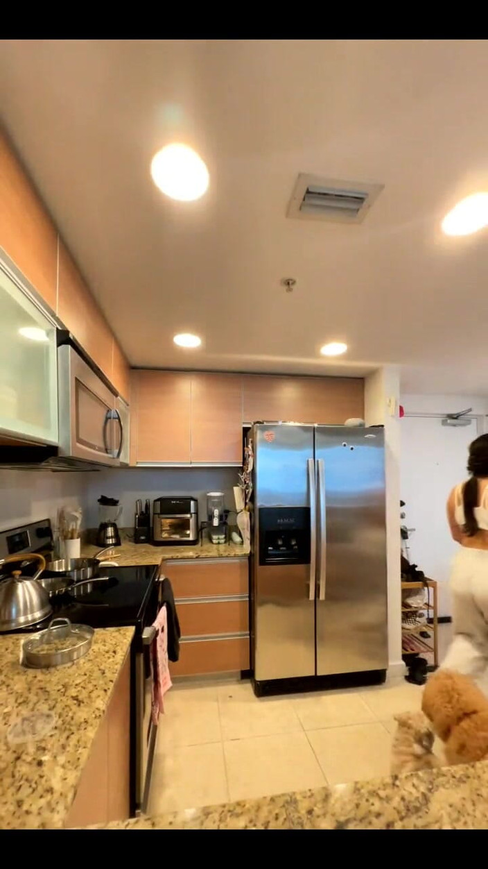 Dani Valentina: Transmisie în direct cu Dani Valentina