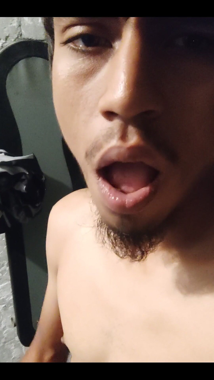 AlexAlejandro13: Xuất tinh trong phòng tắm