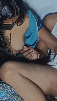 Soție indiancă sexy cu înregistrare de acasă cu degetul și futai în pizdă