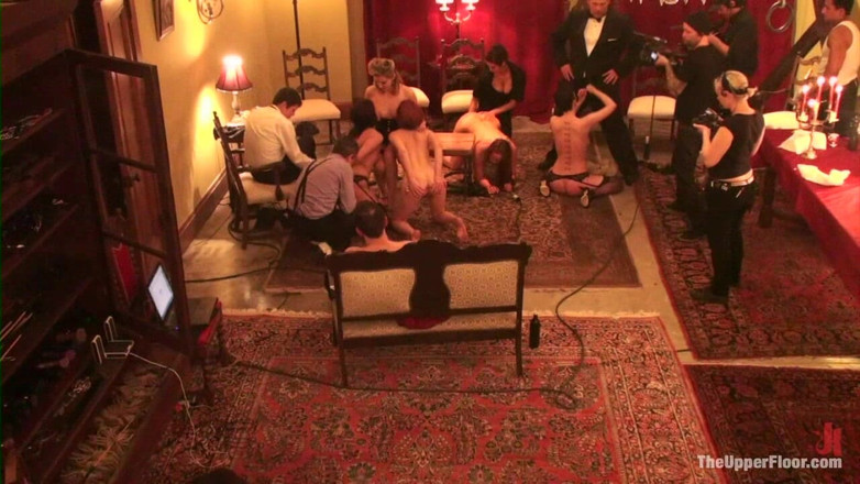 The Upper Floor by Kink: První večeře, část třetí