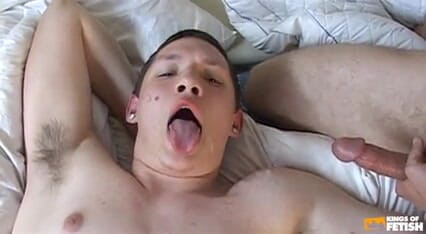 Gay Diaries: Twink bekommt seinen engen arsch gefingert und in heißem schwulem...