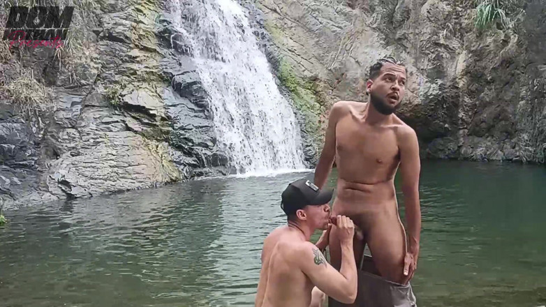Smoker Master: El Sexo Gay a Pelo Al Aire Libre Sale Mal