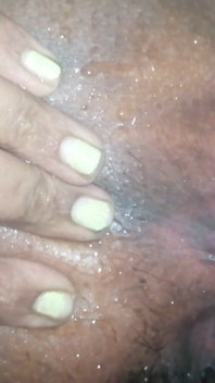 Desi bhabhi tar gyllene dusch från styvfar