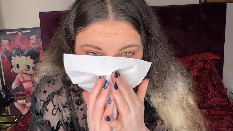 MissFFW: Panna Ffw używa q-tipsów, aby łaskotać nos i kichać