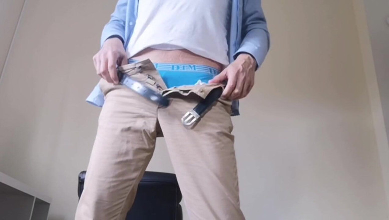 Rafael Torreano: Full stripshow och jerkoff med enorm spermasprut