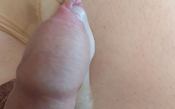Cindy Belfast: Cindy schlampe sissygasm &amp;wunderschönes pre-sperma in strumpfhosen