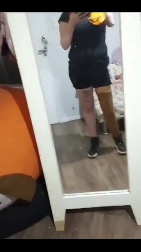 Anerisamp: 双截肢用她的美女招待你