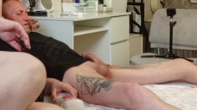 Zona901: Stepmom tar bort min hårda kuk innan cumshot