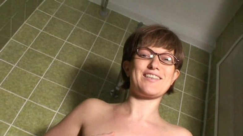 Popp Sylvie: Pissing in the Shower - Watch Me, a Clip From My...