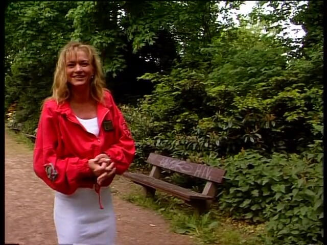 Lucky Cooch: Blonde loszka robi wywiad na zewnątrz