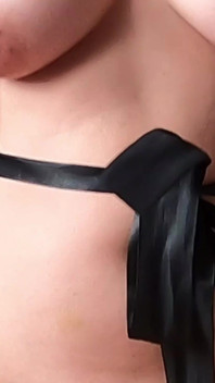 Mis grandes tetas naturales rebotando en una follada de vaquera