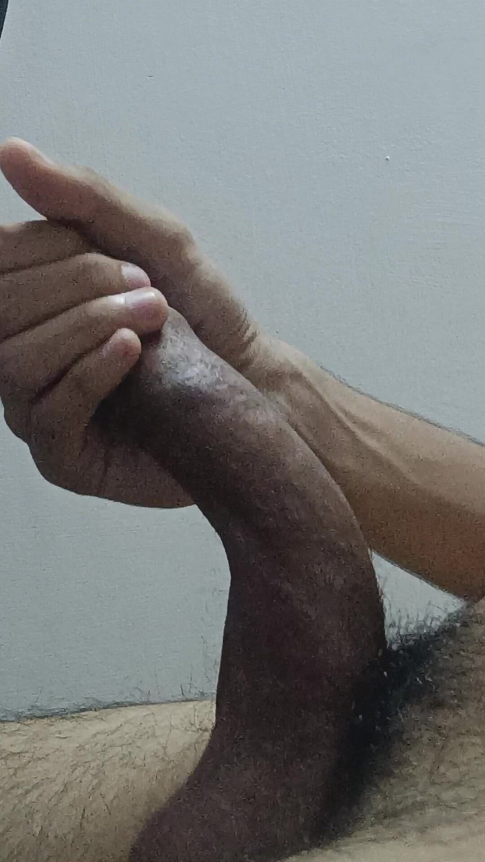 slayboy69: Băiat sexy care își tachinează pula pentru foarte mult timp urmărindu-l...