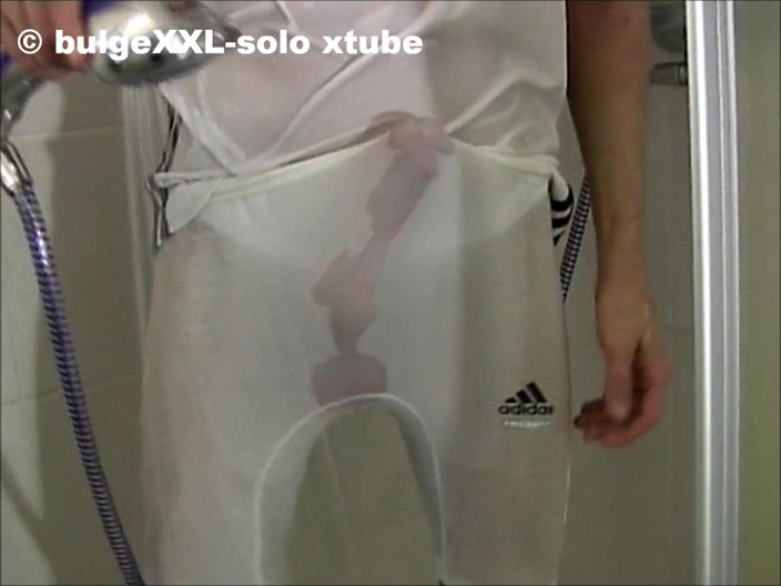 BulgeXXL: Wet lycra cycling big cock