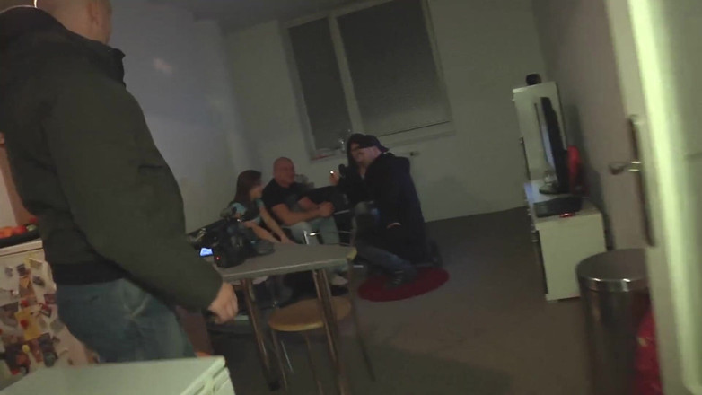 German amateur - 100% German hardcore videos: Dua cewek seksi berbagi satu kontol ngaceng