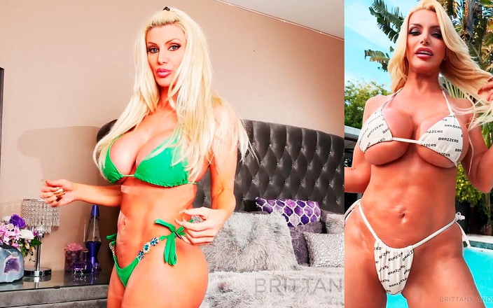 Brittany Andrews: कामुक हॉट सुनहरे बालों वाली Brittany Andrews धूप वाले समुद्र तट पर अपनी चूत भरती है!