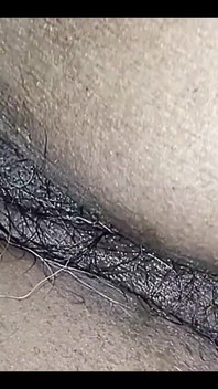 Moje chlupatá kundička má hlad