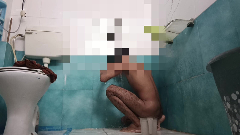 Brijesh 270: Une belle-mère coquine aide son jeune garçon sous la douche...