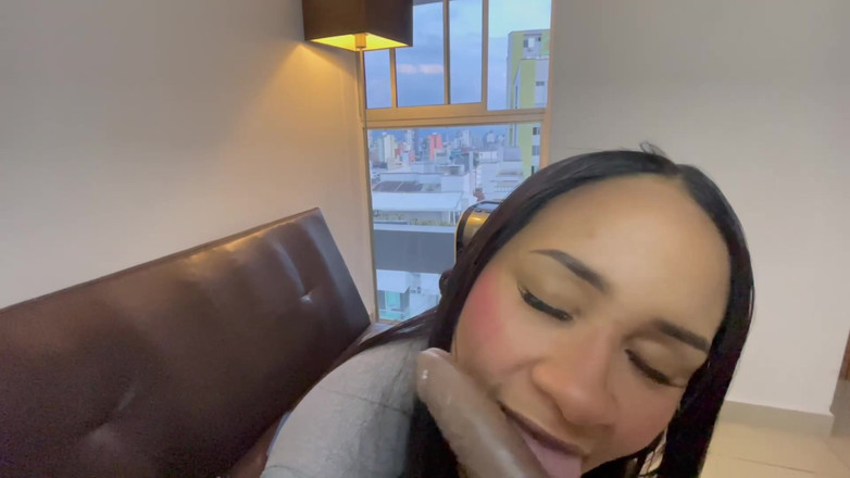 GIULIANA_BIG: Odkrywam, że moja przyrodnia siostra robi porno i w końcu ruchamy...