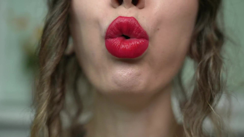 Rarible Diamond: Sexy dívka spitting slow mo