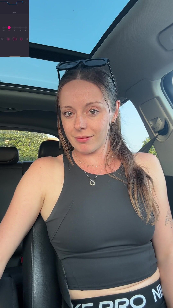 Nadia Foxx: Har en häpnadsväckande orgasm i biltvätten