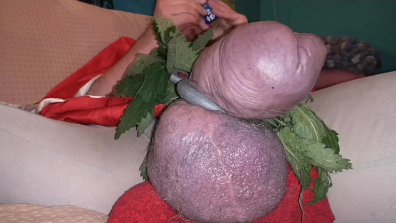 Monster_Meat_: Brandnetels maken me gek en maken mijn pik hard!