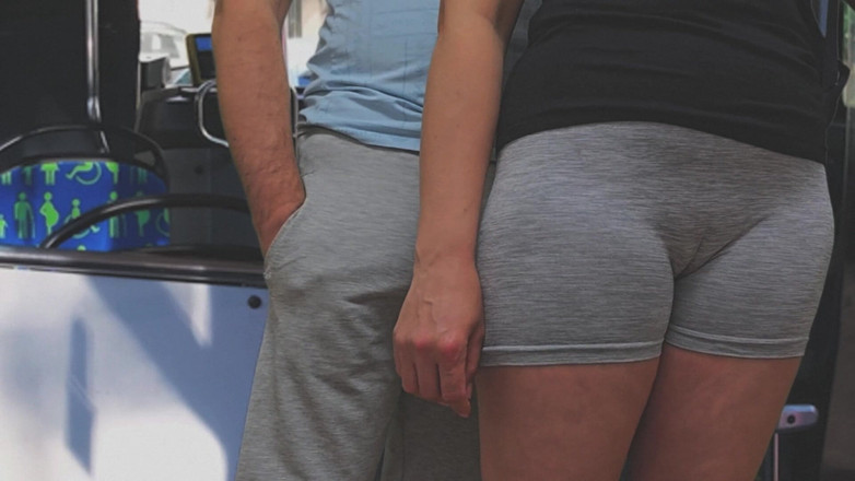 CoupleForFun2023: Почти видели, когда она поглаживает его член в автобусе