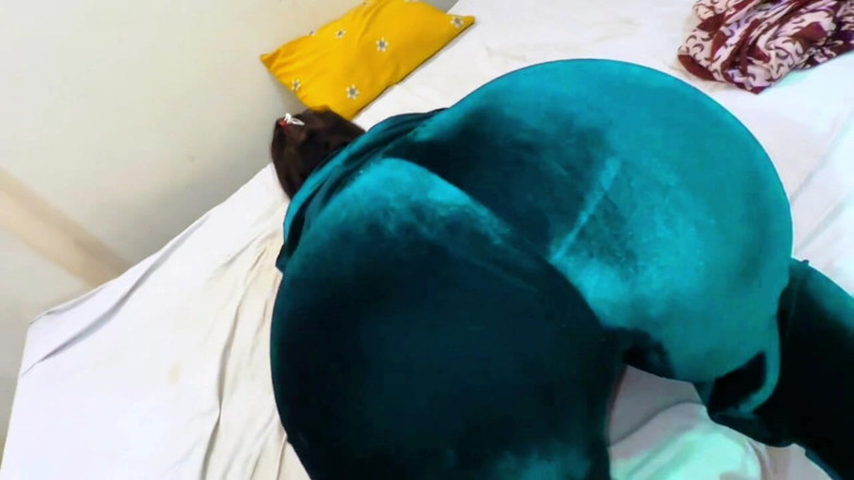 Your Boy's Cum: 보짓물 가득한 발정난 모습으로 의붓아버지를 괴롭히는 음란한 의붓여동생 - 의붓여동생과 바람을 피우는 예멘 아랍 마누라