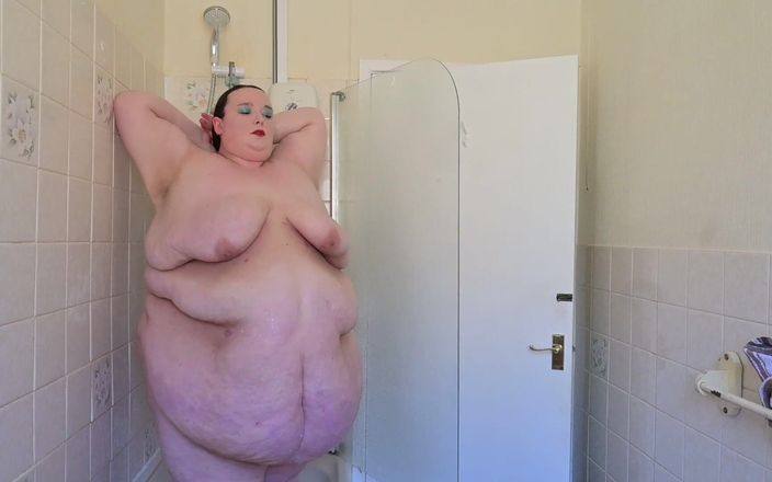 SSBBW Lady Brads: Chuveiro godess fat belly queen