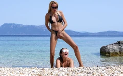 3 Golden Showers di Pantai Rahsia