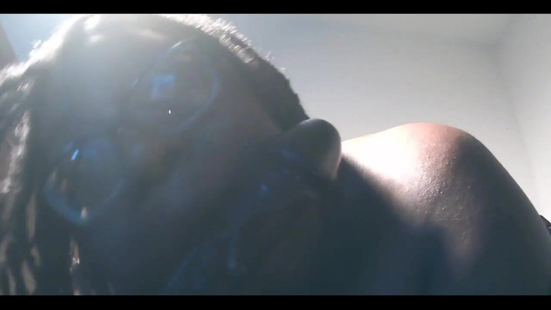 His Queen Suga: 我讨厌吮吸假鸡巴。