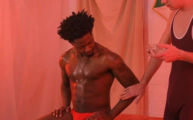 Banh lỗ đa chủng tộc - Bbc jock cơ bắp nện bộ ngực trắng