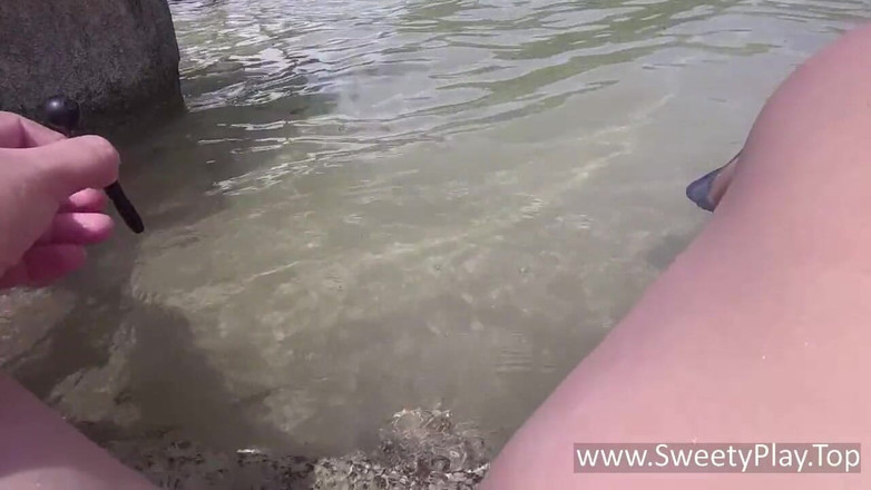 SweetyPlay: Buitenshuis plasgaatje inbrengen en plassen