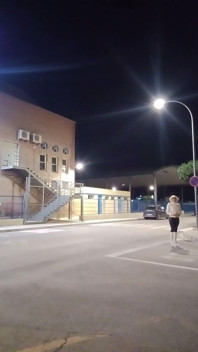 Одна на улице