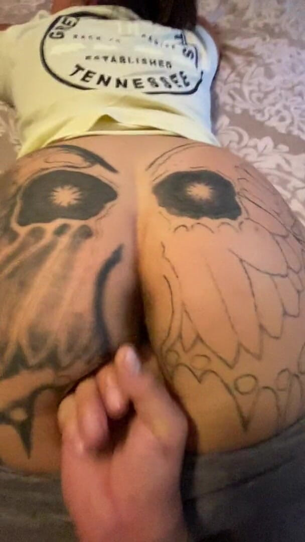 MzKiTTy91: PAWG MILF trémousse son cul