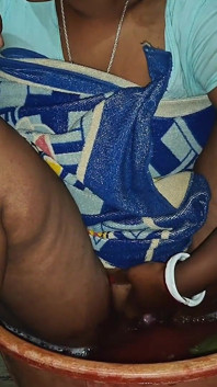 Desi sexy meia-irmã creampie buceta dedilhado frente de meio-irmão meia-irmã lavando buceta buraco