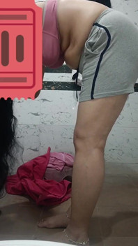 Priya Bhabi – Senaman panas badan terbuka penuh di bilik air