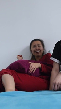 Combat d’oreiller vietnamien aux pieds nus et massage des pieds