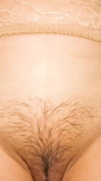 Harige kut milf met grote tieten krijgt een enorme per ongeluk creampie!!