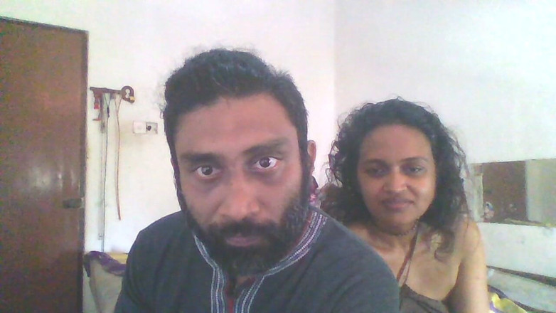 Redina: Моя жена показывает о своей подруге передо мной