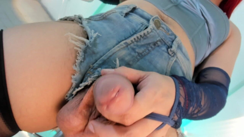 Aline Costa: Ayam Colombia yang cantik menunggu bantuan