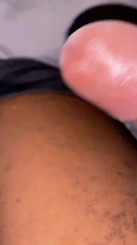 Transsexuală păroasă cu pula ejaculează