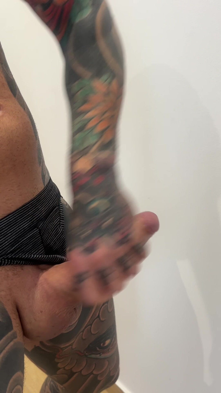 Juan Lucho Gay: Iberian Male Masturbates